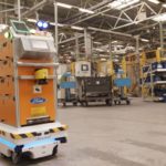 Selbstfahrender Roboter unterstützt Ford-Mitarbeiter